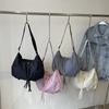 Bolso de tela informal sencillo de estilo japonés para mujer, de gran capacidad, de color liso, combinable con todo, ligero, bandolera plisada de estilo coreano a la moda.