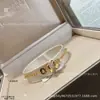 Bao Ge Jia Cadena para Clavícula Mini Collar de Diamantes con Borde Cero Resortes Artesanía de Precisión CNC Nuevo Festival Qixi Chapado Grueso en Oro de 18 Quilates e Incrustado con Diamantes