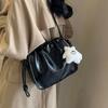 Bolso de Mujer 2026 Nuevo Estilo Bolso Cruzado Otoño e Invierno Bolso Cubo Diseño de Nicho Bolso de Alta Gama Bolso de Hombro Retro Fruncido