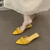Primer Encuentro: Sandalias para Mujer con Punta Francesa y Tacón de Aguja de Diseño Único 2026 Verano Amarillo para Combinar con Faldas