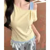 Tiro Real # Camiseta de Manga Corta Asimétrica Falsa de Dos Piezas para Mujer, Verano 2026, Estilo de Alta Gama, Puro Deseo, Corte Holgado, Hombros Descubiertos, Ceñida a la Cintura.