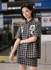 Camisa de Manga Corta Estampada con Retrato de Cuadros Retro y Remaches, Sticker Digital, Nueva Camiseta Holgada Casual para Primavera y Verano para Hombres y Mujeres