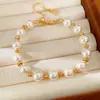 Pulsera exquisita de perlas con cuentas de circonita estilo palacio, pulsera de nicho de lujo ligero de alta gama, accesorio de mano versátil y elegante