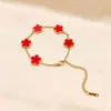 Pulseira Flor de Cinco Pétalas em Aço Titânio Dourada Pulseira Feminina Luxo Leve Simples Banho de Ouro 18K Joia de Aço Inoxidável
