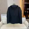 Chaqueta casual deportiva cortavientos impermeable transpirable con capucha y forro polar softshell para exteriores de otoño e invierno 13467
