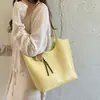 Bolsa Tote Tecida Grande Capacidade Estilo Coreano Feminina 2026 Nova Leve Luxuosa Nicho de Alta Qualidade Versátil para o Dia a Dia Bolsa de Ombro