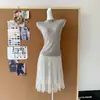 Blusa de Gaze Enrugada com Gola Meia-Alta Plissada em Tencel Slim Fit com Mangas Ajustadas nos Ombros + Saia Elegante e Transparente Estilo Cauda de Peixe