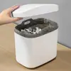 Mini Papelera de Escritorio con Tapa, Pequeño Cubo de Basura Doméstico Creativo Estilo Europeo con Tapa Basculante, Práctico para Uso en el Hogar