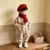 Nuevo conjunto de dos piezas de primavera y otoño para niños, top de manga larga con estampado de dibujos animados y pantalones tipo jogger, atuendo infantil de moda