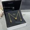 Colar Clássico de Lua de Gelo com Diamantes para Mulheres, Padrão Acolchoado, Pequena Fragrância, Banhado a Ouro Rosa 18K, Estilo Coco Suéter Curto de Luxo Leve