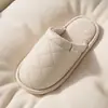 Zapatillas de Casa de Moda para Mujer 2026 Otoño/Invierno Nuevo Estilo Impermeables para Interior Con Felpa Cálida Suela Gruesa de Piso Zapatillas de Algodón para Hombre