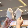 Nuevas Botas de Bebé para Niñas de Otoño Zapatos Peludos Zapatos de Suela Blanda Zapatos para Niños Pequeños Zapatos de Algodón con Más Terciopelo Zapatos de Princesa Botines Cortos para Niñas