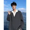 Moletom de retalhos falso de duas peças com mangas compridas para homens com textura vertical, design casual solto, top com gola de camisa de cor contrastante, moderno
