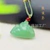 Colgante Natural de Seda Dorada Jade Montaña Dorada del Sol, Piedra Ojo de Gato Estilo Jade Hetian con un Toque de Alta Gama, Colgante de Jade con un Motivo de Montaña