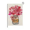 Bandera de Jardín para el Día de San Valentín Personalizada al por Mayor Decorativa para Exteriores y Patios Bandera Impresa con Patrón de Corazón Bandera de Jardín