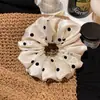 Diadema Scrunchie Satinada de Lunares con Perlas Nueva y de Moda para Mujer, Goma Elástica Versátil para Moño Bajo Estilo Perezoso