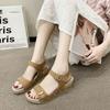 Sandalias de Cuña con Suela Gruesa para Mujer 2026 Verano Europeo y Americano Nuevo Estilo Talla Grande Sandalias de Tira con Hebilla de Remache Venta al por Mayor de Comercio Exterior