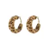 Pendientes de Peluche con Estampado de Leopardo de Diseño Retro de Nicho Pendientes de Aro Versátiles de Gama Alta para Otoño e Invierno Pendientes de Lujo Elegantes y Accesibles