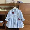 Vestido de Menina para Primavera e Outono, Roupa de Bebê Estilosa, Marca de Moda Infantil Única, Vestido Camisa com Gola Princesa e Laço Estilo Coreano