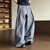 Nueva colección de verano 2026: Pantalones casuales holgados, de talla grande y pierna ancha para hombre, con un diseño moderno, estilo versátil y una silueta de pierna recta inspirada en la ropa de trabajo.