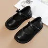 Sapatos de Couro para Meninas 2025 Primavera e Outono Novo Estilo Sapatos de Bico Quadrado para Crianças Maiores, Couro Macio, Solado Macio, Sapatos Versáteis para Desempenho para Meninas