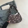 Bolsa de um ombro de alto valor, bolsa estampada retrô fashion, bolsa franzida sob o braço, bolsa de mão franzida de nicho, versátil para sair.