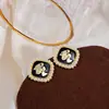 Pendientes de Aguja Plateada con un Toque de Lujo Ligero, Tachuelas Pequeñas de Perla, Geométricos Retro Ojo de Gato Flor Lazo Pendientes Suaves de Perla