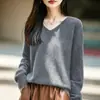 Nuevo suéter de lana con cuello en V para otoño e invierno para mujer, holgado y acogedor, cálido top de punto cepillado de pelo largo para usar en capas
