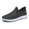 Novos Sapatos Rasos Masculinos de Primavera Confortáveis Sola Macia Antiderrapante Leves Sapatos de Tecido Velho de Pequim Sapatos para Pais de Meia-idade e Idosos