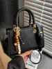 Bolso Pequeño de Diseño de Nicho para Mujer Estampado de Leopardo 2025 Nuevo Moda Japonesa y Coreana Bolso de Hombro Tejido de Mano Cruzado Bolso Cuadrado Pequeño