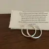 Pendiente de aro liso de metal cepillado simple para mujer, nicho, alta gama, único, único, exquisito, moda, pendientes versátiles, pendientes