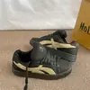 Versão Coreana Mocassins de Nicho Preto e Dourado para Mulheres Nova Coleção Primavera 2025 Tendência Ins Versátil Par Casual Sapatos Esportivos