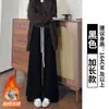 Calças Largas de Veludo Ártico Marrom para Mulheres no Outono e Inverno Novas Calças Retas Soltas com Efeito Emagrecedor Casuais Preguiçosas Calças com Forro de Fleece de Veludo Kapok