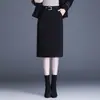 Falda midi negra para mujer, versátil para otoño e invierno, nuevo modelo 2026, de cintura alta, elegante, adelgazante, con abertura y diseño ajustado al cuerpo