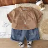 Camiseta de Manga Curta para Homem, Marca da Moda, Verão, Caimento Solto, Versátil, Novo Modelo 2026, Moda de Celebridade da Internet, Top Simples Estampado para Homem