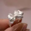 Anillo de Nudo de Lazo Blanco Crema Estilo Francés para Mujer, Dulce y Versátil, Exquisito y de Nicho Anillo Abierto para Dedo Índice para Mujer