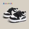 Zapatos Nuevos de Algodón para Bebé de Invierno, Zapatos para Niña Pequeña, Zapatos Deportivos Impermeables de Cuero y Terciopelo para Niños de 1 a 3 Años