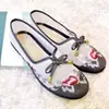 Zapatos Bordados Blancos de Grulla Almohada Estilo Antiguo de Pekín para Mujer, Verano Malla Transpirable Antideslizantes Suela Suave Slip-On, Nuevo Estilo Chino Modelo de Verano