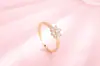 Anel Dourado com Zircônia Cravejada de Diamante Cruzado para Mulheres, Fornecimento Transfronteiriço da Moda, Temperamento Elegante, Anel Aberto Popular de Luxo Leve