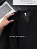 Camiseta masculina de manga comprida, com decote V e design vazado estilo americano, respirável, com textura, perfeita como base casual para o outono, com um estilo simples e relaxado que combina com tudo.