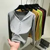 Camiseta elegante de gola V, quente, de manga comprida para mulheres, nova coleção outono/inverno 2026, elástica, moderna, top de camada base de aquecimento rápido