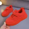 Zapatillas Blancas para Niños 2026 Otoño/Invierno Nuevo Modelo Zapatos Deportivos para Niños Ligeros Zapatos Casuales de Tabla para Niñas Suela Suave Zapatos para Bebé Modernos