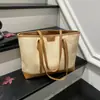 Bolsa Tote de Ombro Estilosa Estilo Europeu e Americano Grande Capacidade Cores Novas Outono/Inverno 2025 Bloqueio de Cor Textura Simples Para Usar Sob o Braço/No Ombro Feminina