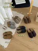 Sapatos Beilixuan Estilo Coreano com Solado Grosso Slip-On Birkenstock para Mulheres Outono 2026 Novos Meio Chinelos Fechados Retrô