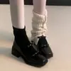 Botas Meia Quadradas Retrô com Laço Elástico Emagrecedoras Estilo Mary Jane 2026 Outono/Inverno Botas de Cano Curto Emagrecedoras com Salto Grosso Femininas
