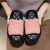 Chinelos peludos femininos da moda 2026 novo modelo pelúcia outdoor com sola grossa slip-on sandálias de dedo confortáveis com sola macia