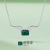 Collar de clavícula con colgante rectangular de 0.9 quilates de esmeralda cultivada con alas de ángel, plata de ley S925 chapada en platino ins