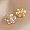 Brincos de pérola e flor fresca coreanos, modernos, de alta qualidade, elegantes, versáteis, de luxo leve, brincos personalizados