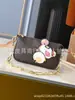 Fornecimento Exclusivo Transfronteiriço de Bolsas Clássicas de Designer, Bolsas de Corrente com Rebites Atacado Europeu e Americano, Bolsas Pequenas de Mão, Bolsas de Pelúcia com Caixa