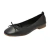 Sapatos Rasos de Camada Única Femininos Chegada Nova Primavera 2024 Bico Quadrado Laço Sapatos Noturnos Versátil Couro Macio Solado Macio Leve Sapatos de Feijão